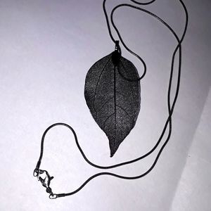 Chic Gunmetal Leaf Necklace